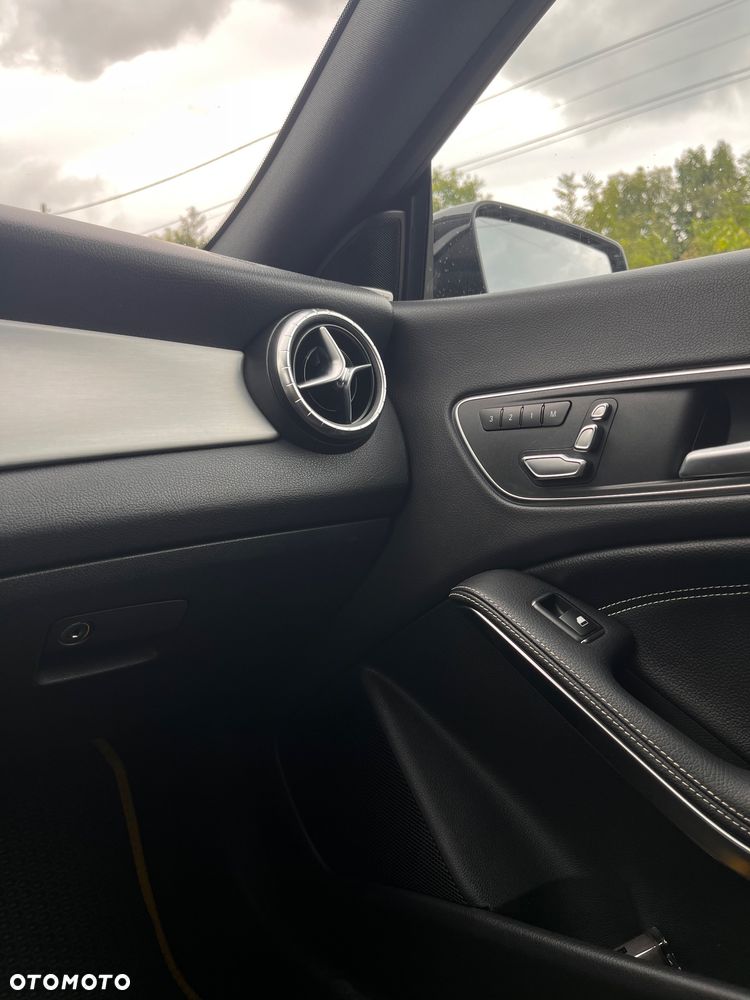 Mercedes-Benz CLA 250 4Matic 7G-DCT Sport - 10