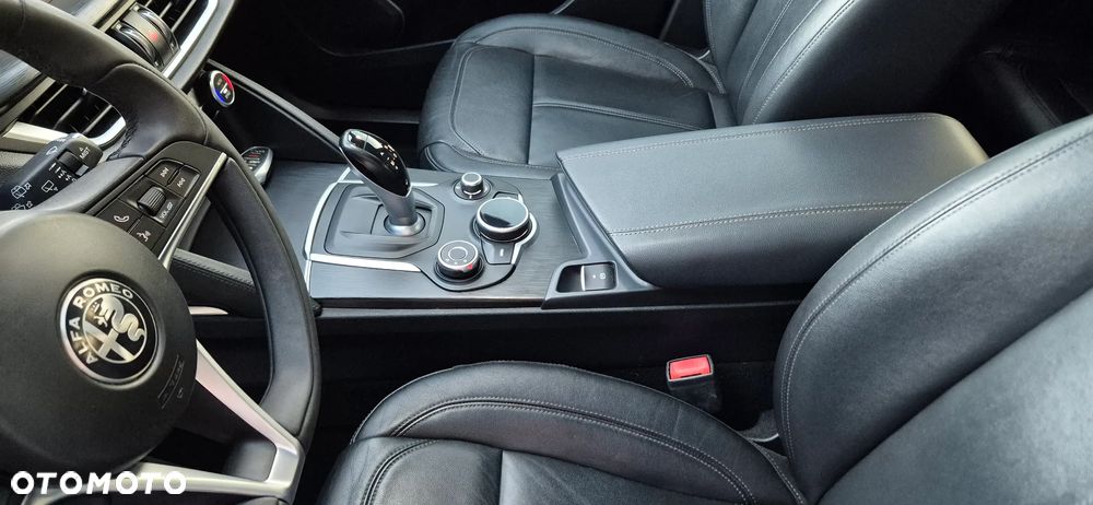 Alfa Romeo Stelvio 2.0 Turbo 16V AT8-Q4 Super - 16