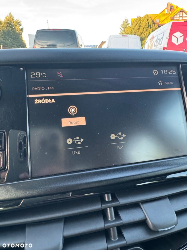 Peugeot 2008 1.2 Pure Tech GPF Allure S&S EAT6 - 33