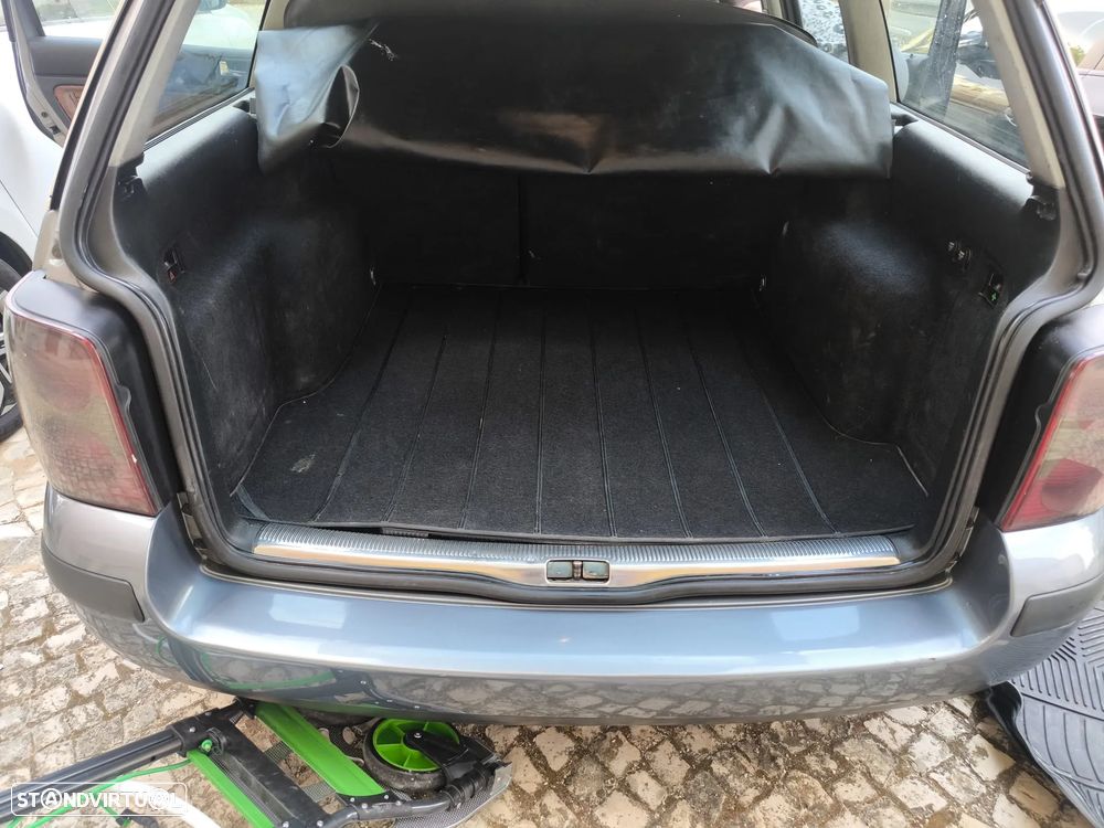 VW Passat Variant - 5