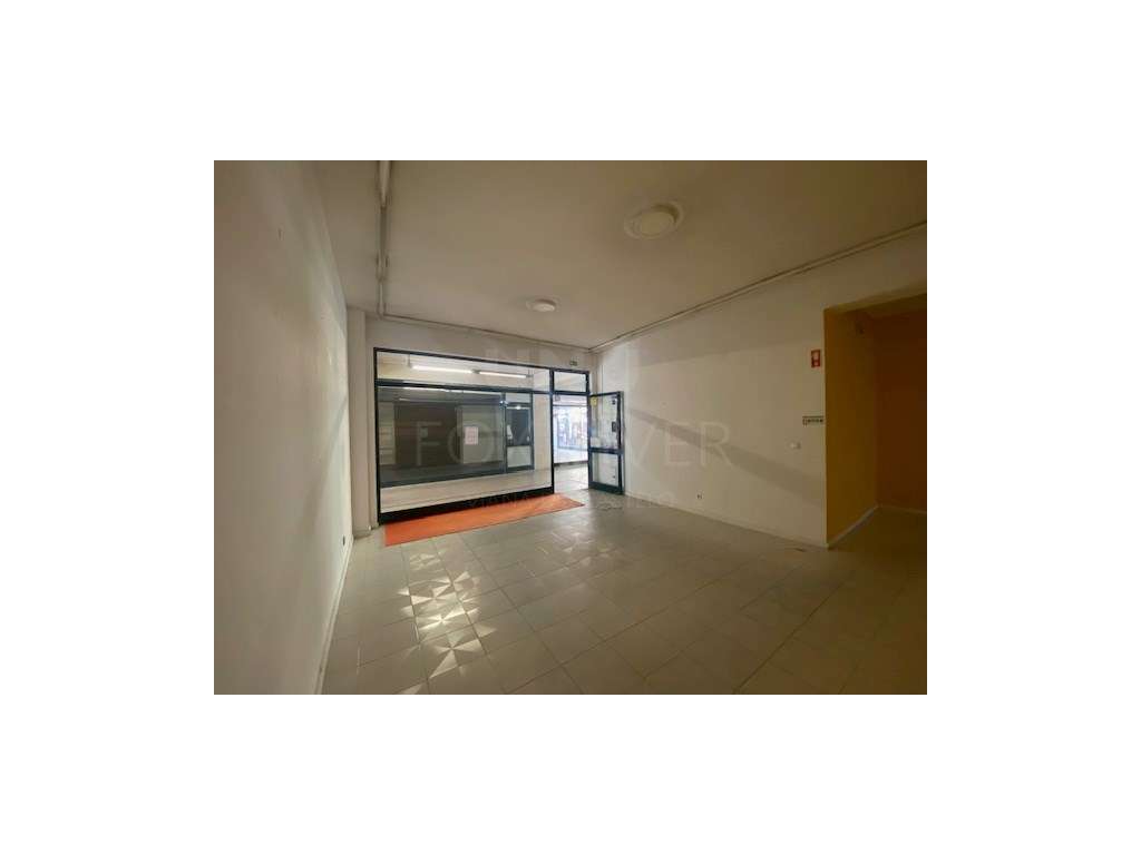 Loja para arrendamento no Centro Comercial Santa Luzia, em Santa Ma... - Grande imagem: 4/12