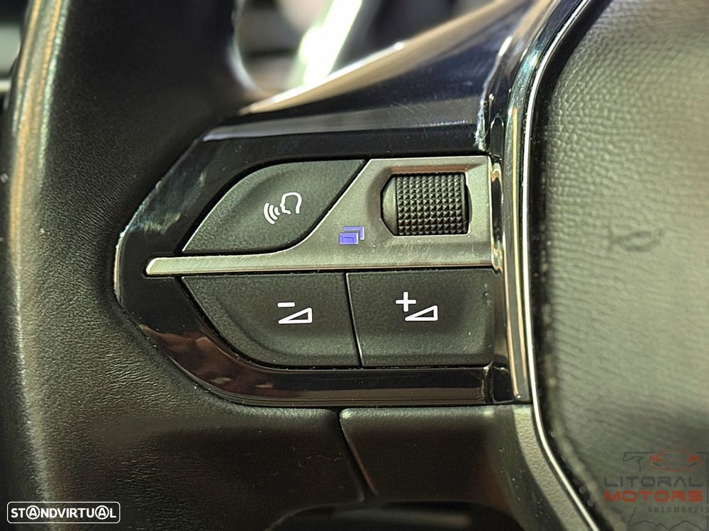 Peugeot 3008 1.2 PureTech Allure Pack EAT8 - 24