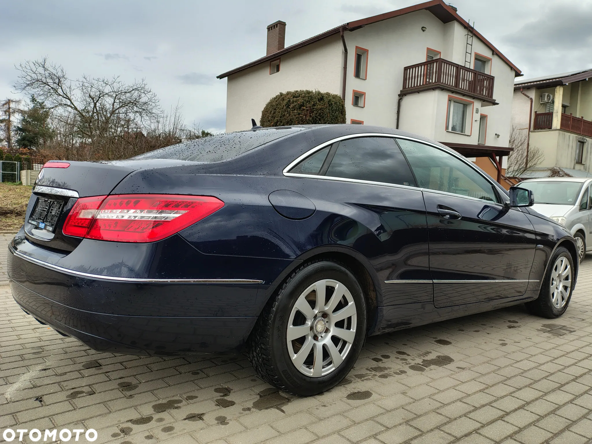 Mercedes-Benz Klasa E 250 CGI Coupe BlueEFFICIENCY Automatik Avantgarde - 12