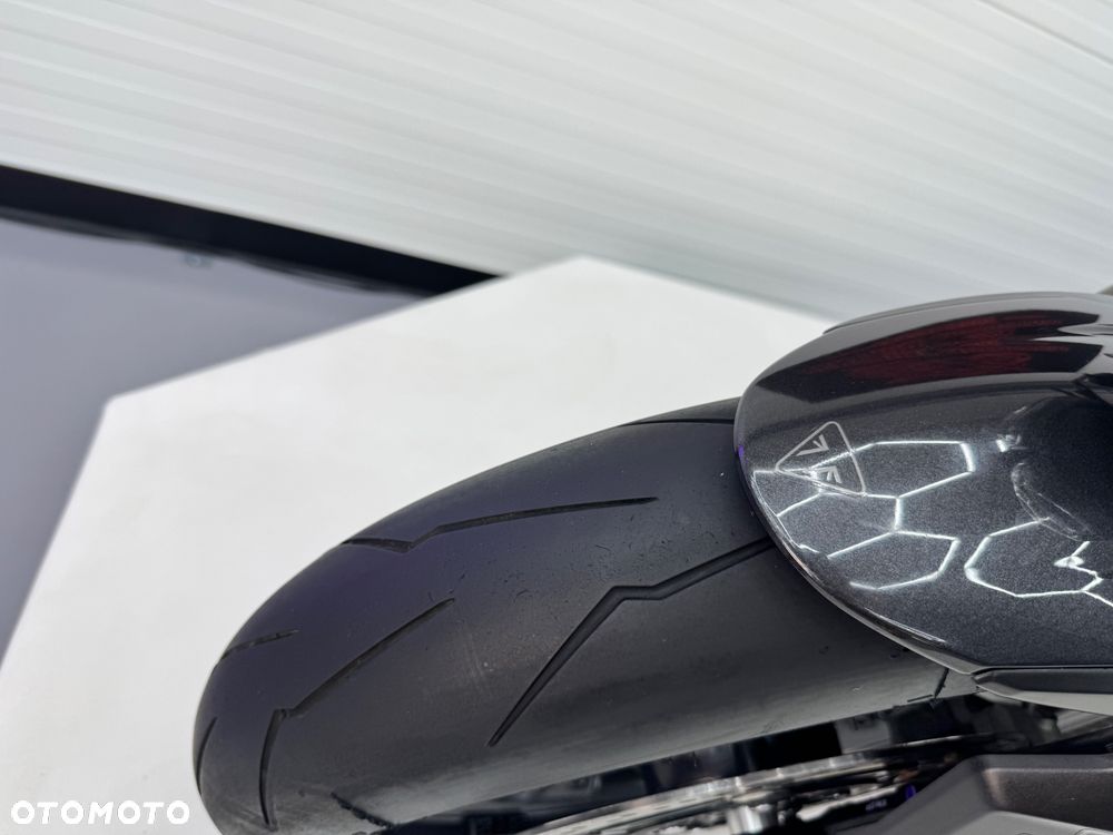 Triumph Street Triple - 23