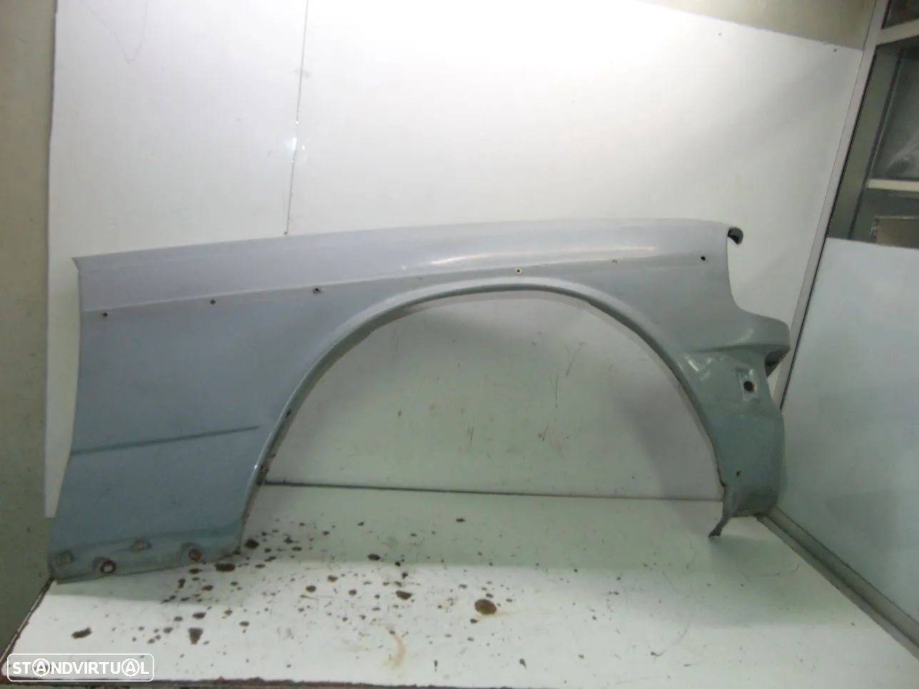 Mercedes W123 guarda lamas direito - 1