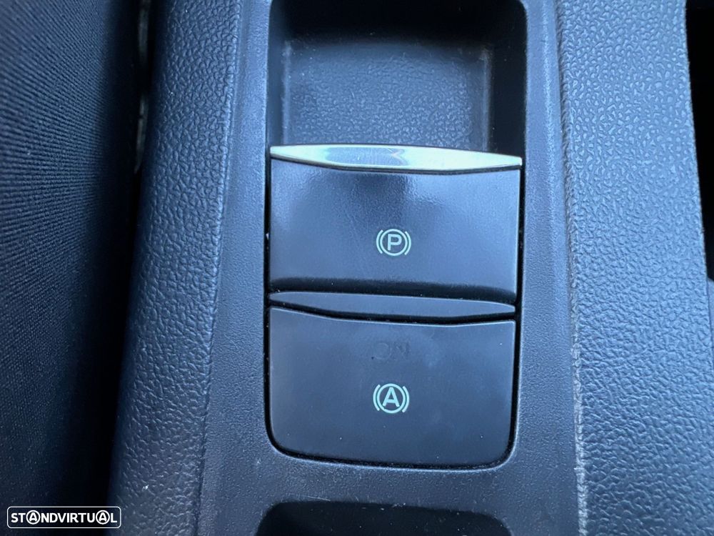 Ford Focus SW 1.0 EcoBoost Business - 40