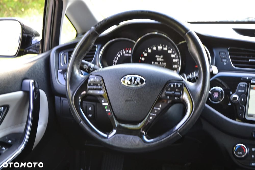 Kia Ceed 1.6 GDI DCT Platinum Edition - 23