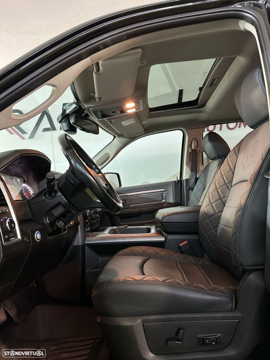 Dodge RAM 1500 5.7 V8 - 19