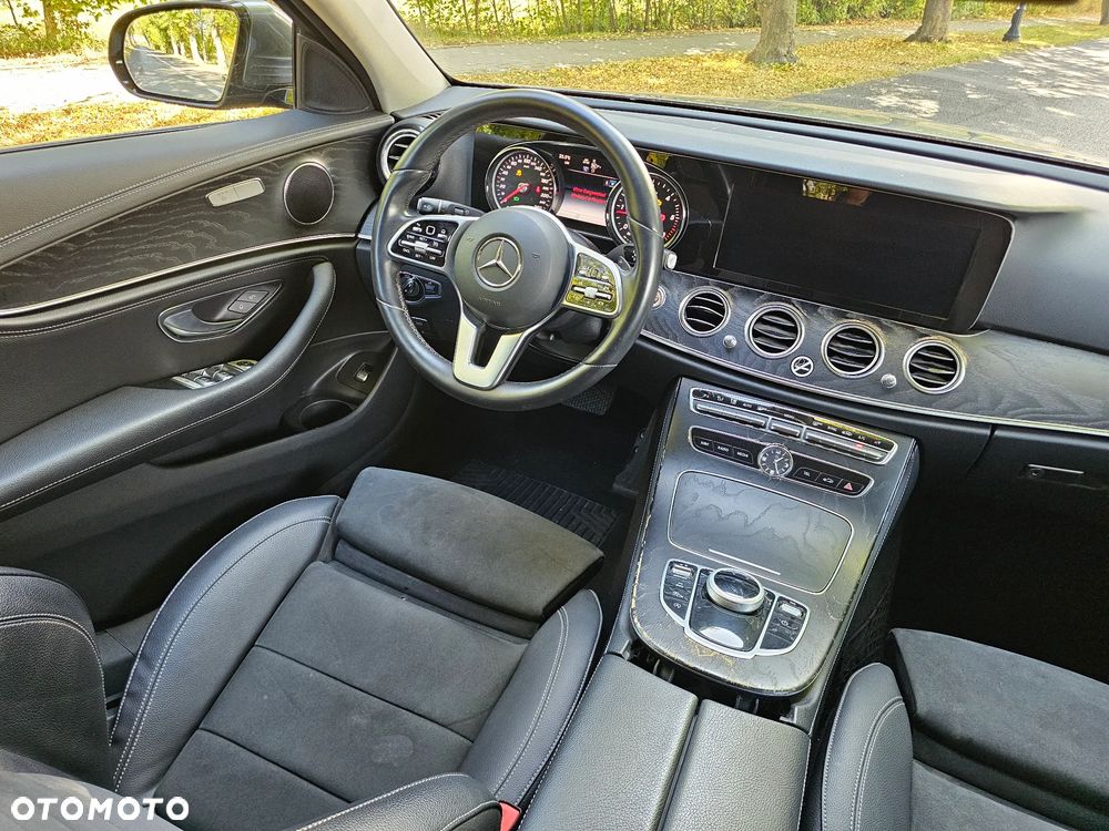 Mercedes-Benz Klasa E 200 d 9G-TRONIC - 29