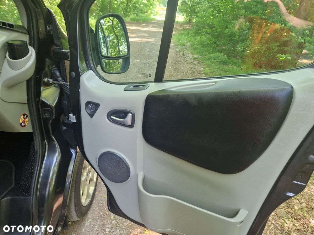 Opel Vivaro - 11