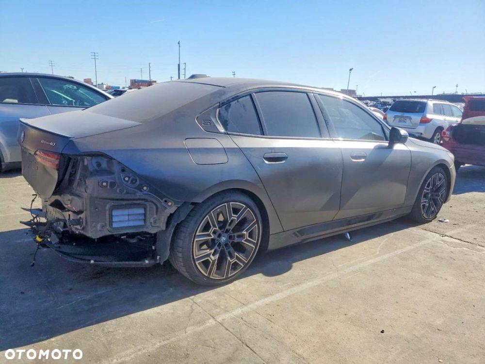 BMW i5 - 2