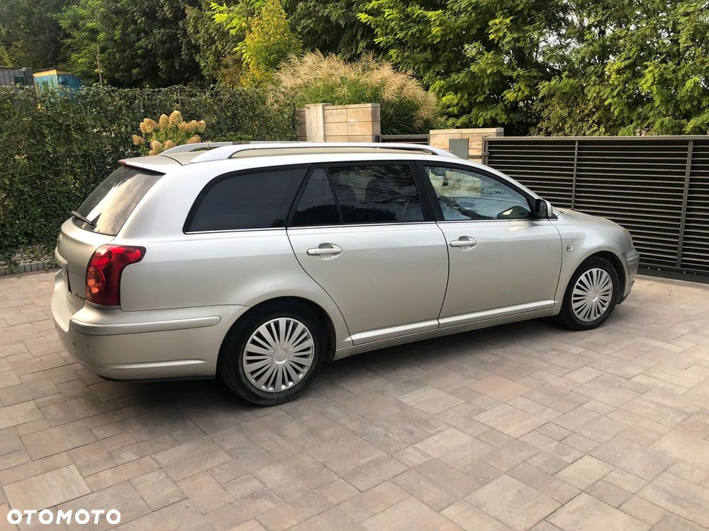 Toyota Avensis 1.8 VVT-i Sol - 2