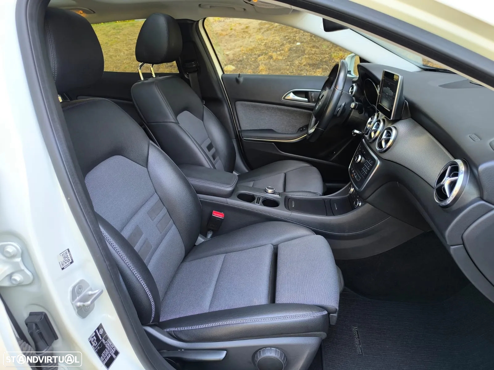 Mercedes-Benz GLA 180 7G-DCT UrbanStyle Edition - 17