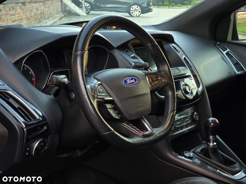 Ford Focus 2.0 EcoBoost ST - 15