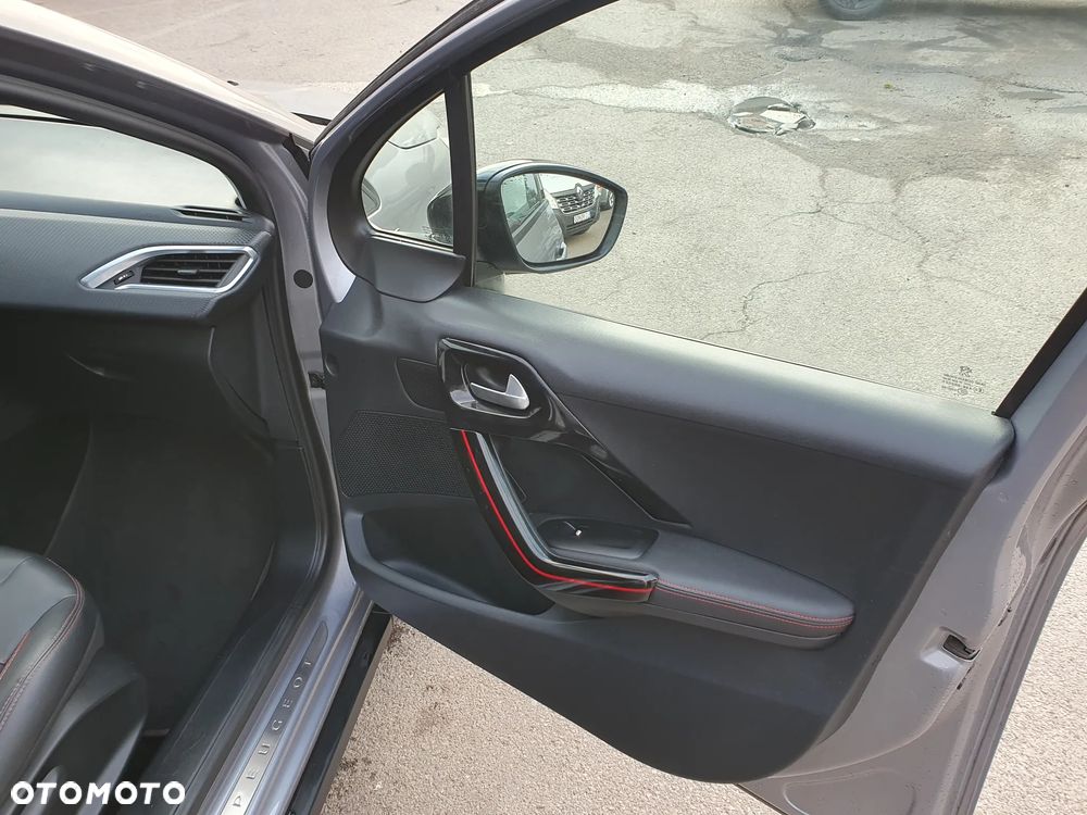 Peugeot 2008 PureTech 110 Stop&Start EAT6 GT-Line Edition - 13