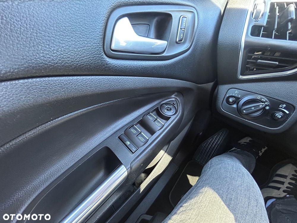 Ford Kuga 2.0 TDCi 2x4 Titanium - 30