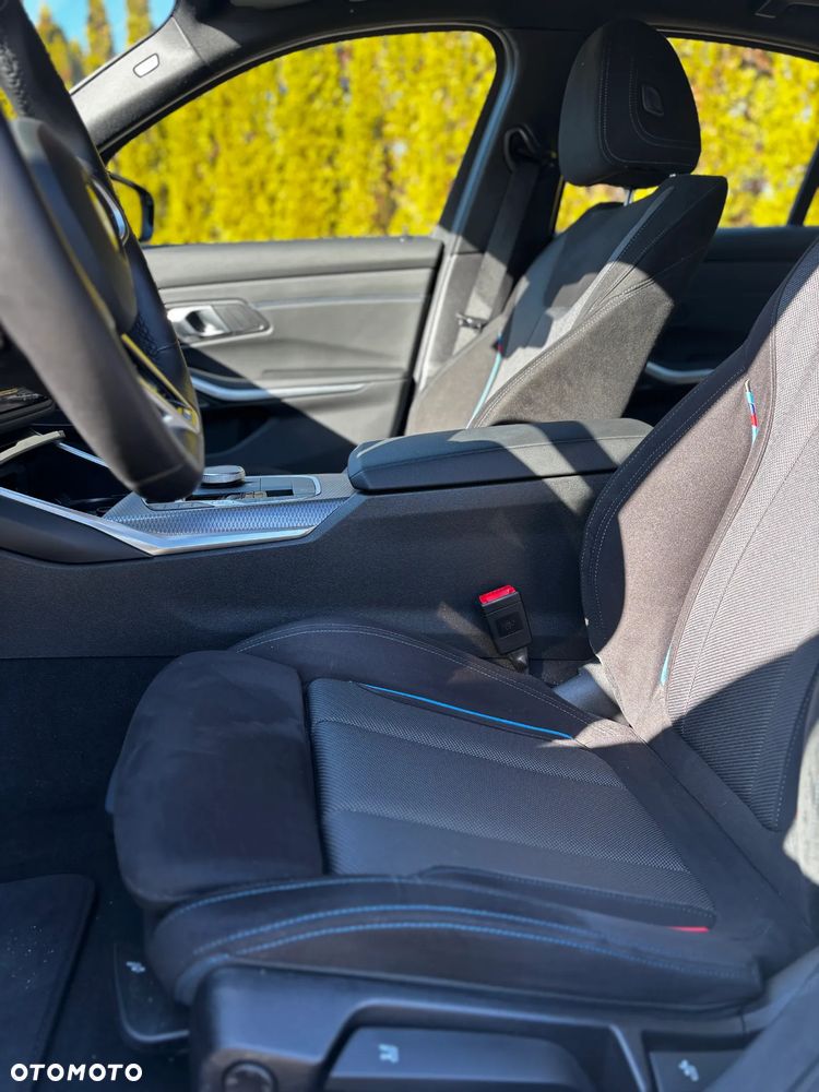 BMW Seria 3 330i xDrive M Sport - 9