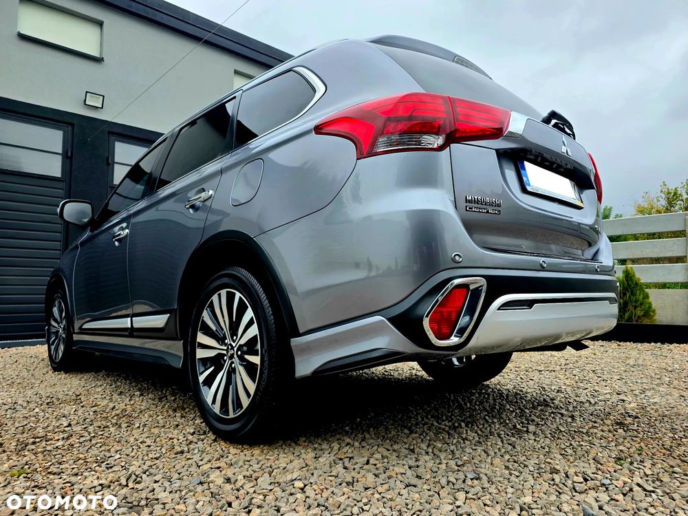 Mitsubishi Outlander 2.0 Instyle + 4WD CVT - 13