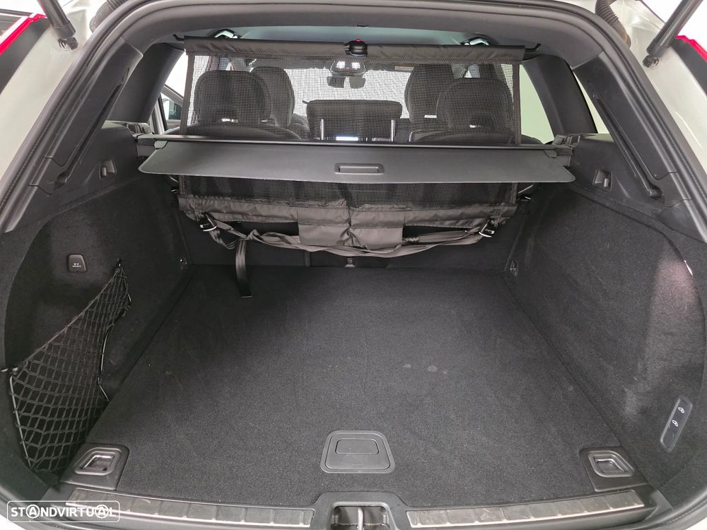 Volvo XC 60 2.0 B5 R-Design AWD - 28