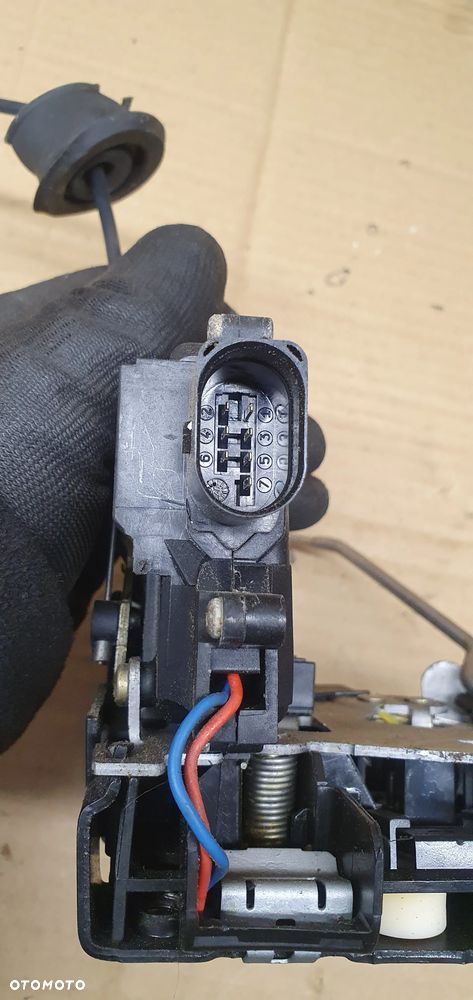 Zamek prawy tył tylny prawy Audi A4 B6 8E0839016C - 5