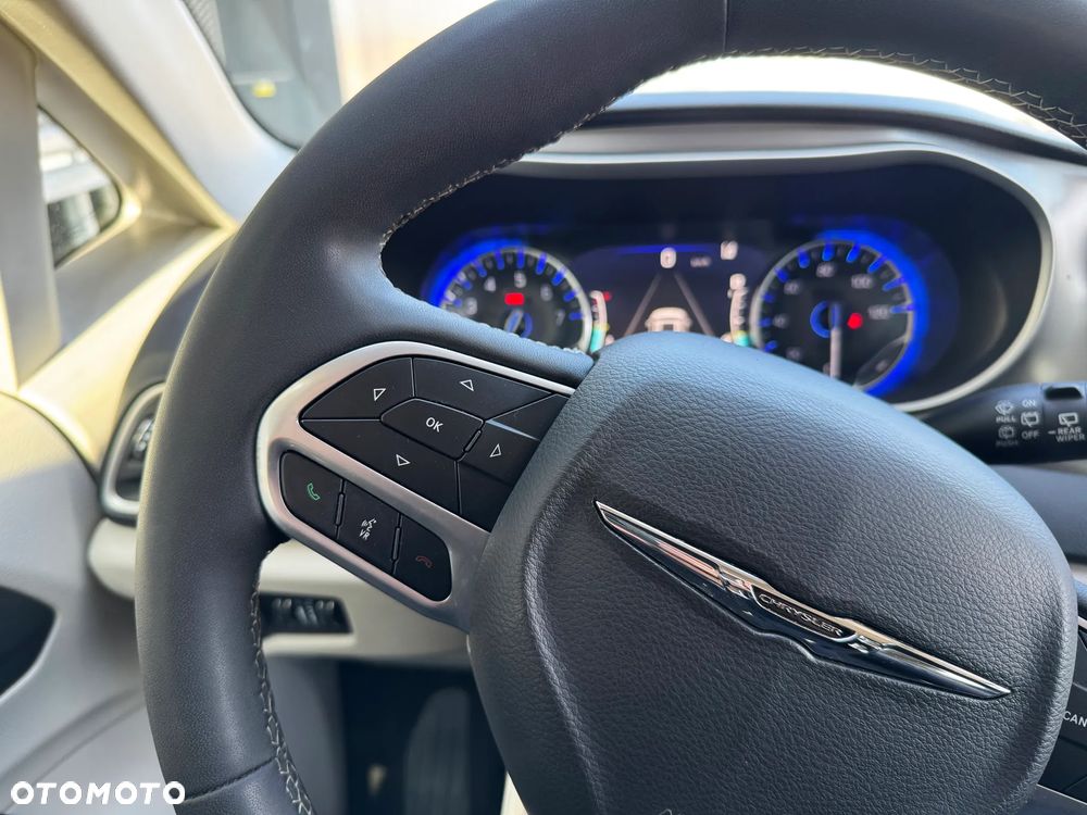 Chrysler Pacifica - 26