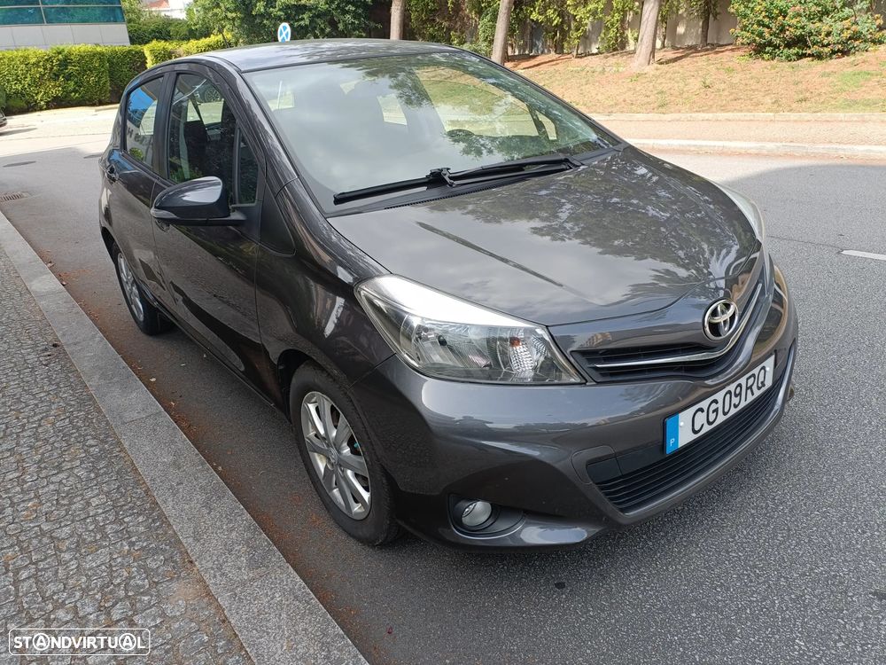Toyota Yaris 1.4 D-4D High Pack+NAVI - 2
