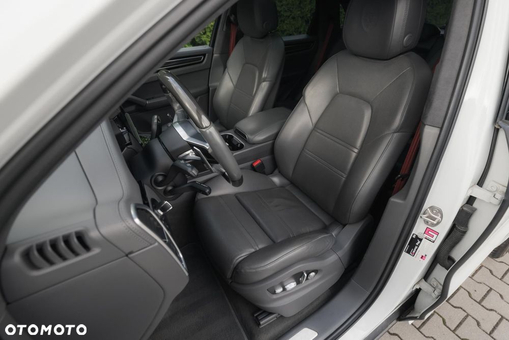 Porsche Cayenne - 12