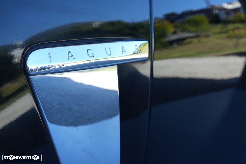 Jaguar XF 2.2 D Luxury - 35