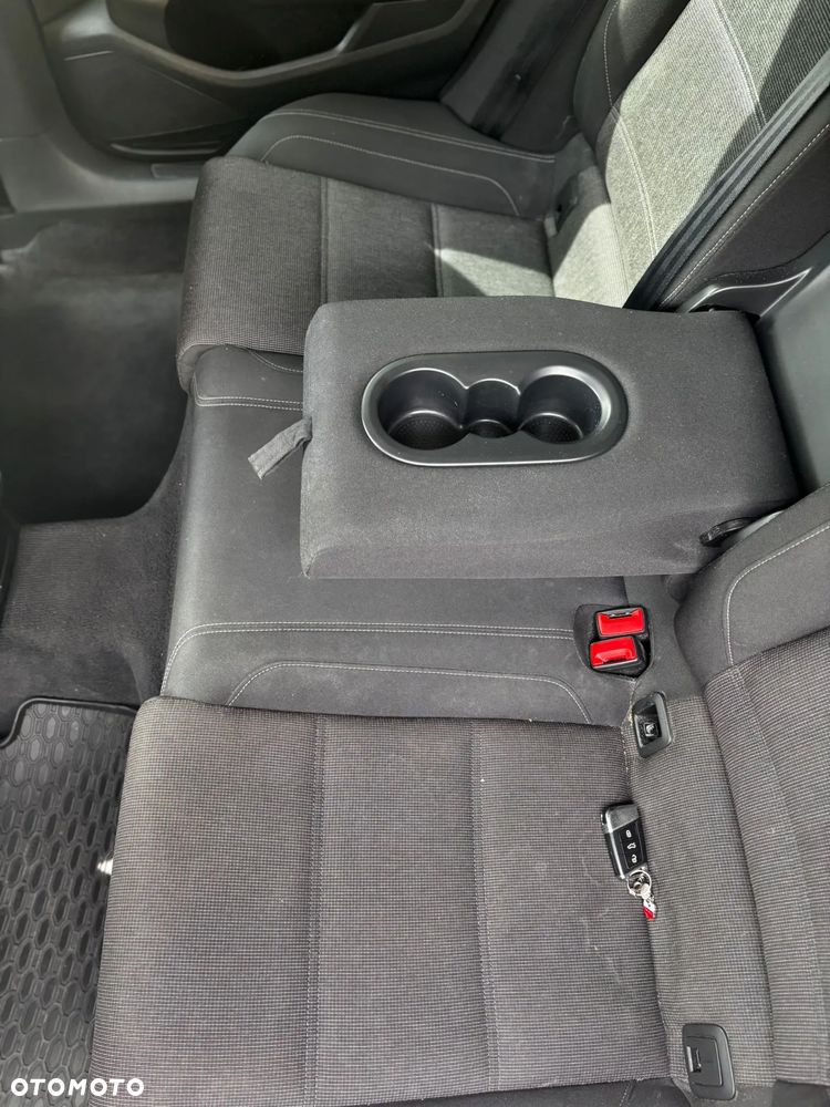 Volkswagen Passat - 13