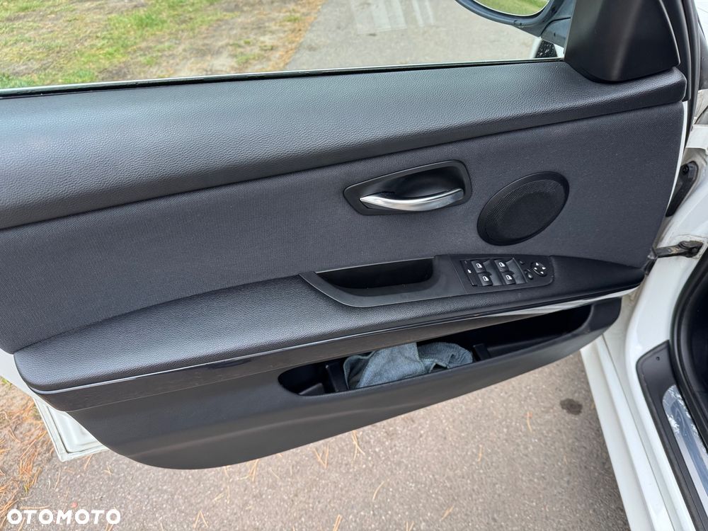 BMW Seria 3 318d DPF Touring Edition Sport - 27