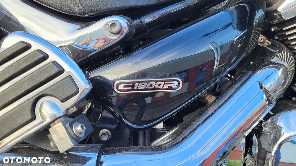 Suzuki Intruder - 4