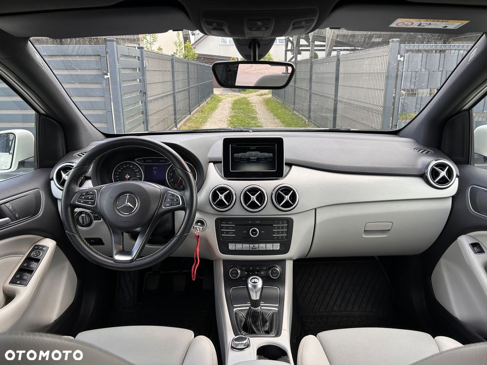 Mercedes-Benz Klasa B 250 UrbanStyle Edition - 20