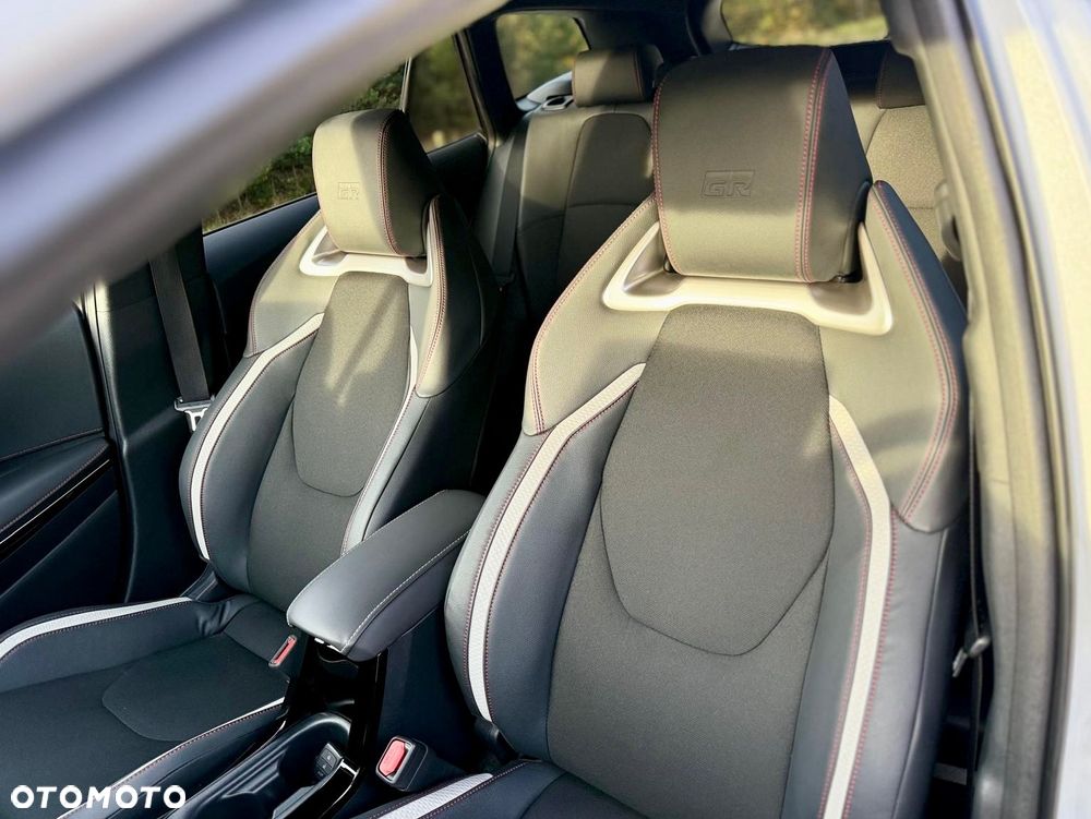 Toyota Corolla 2.0 Hybrid GR Sport Dynamic - 12