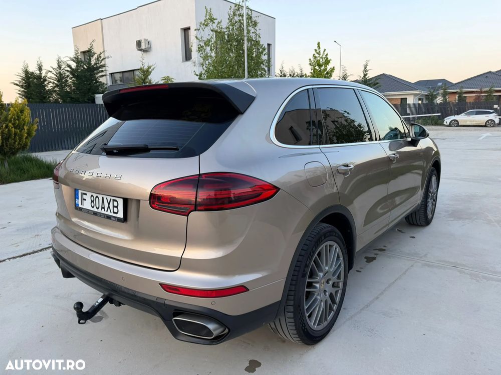 Porsche Cayenne 3.0 L - 8