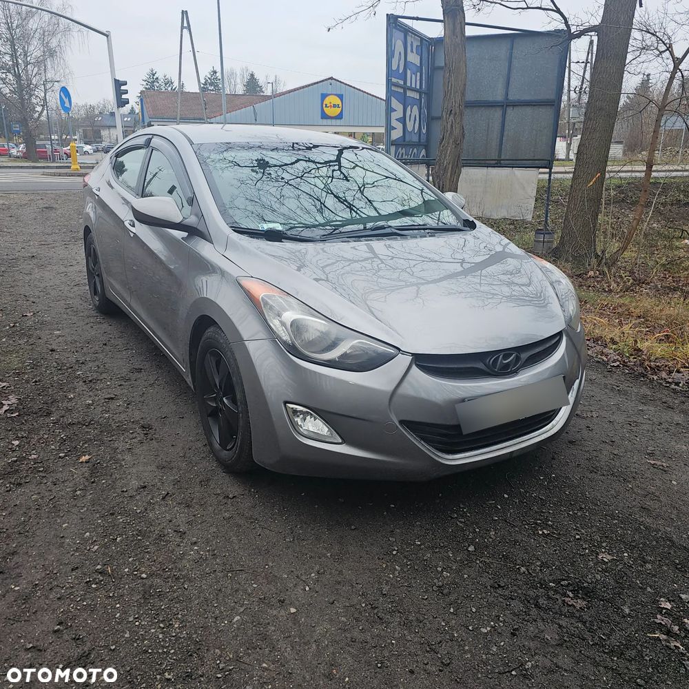 Hyundai Elantra - 1