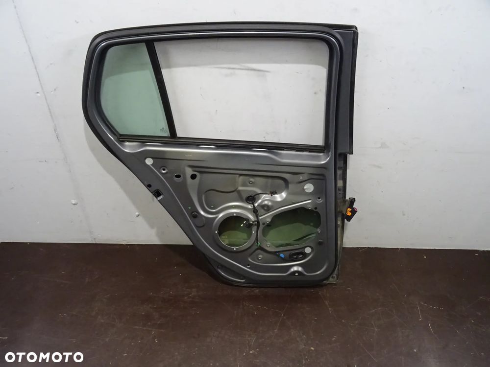 VW GOLF V 03-09 HB 5D DRZWI LEWY TYŁ LA7T - 2