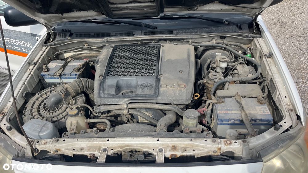 Toyota Hilux 2.5 D-4D DLX + - 12