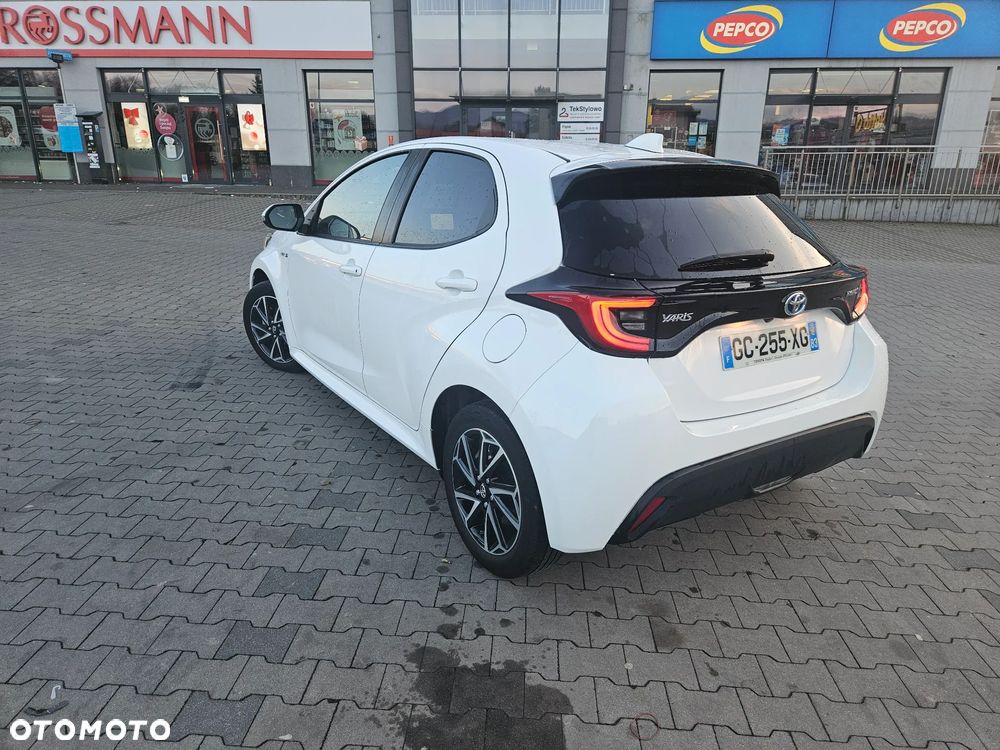 Toyota Yaris Hybrid 100 Dynamic - 4