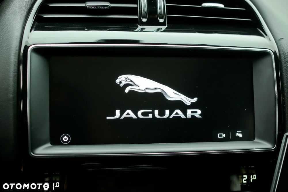 Jaguar F-Pace - 38