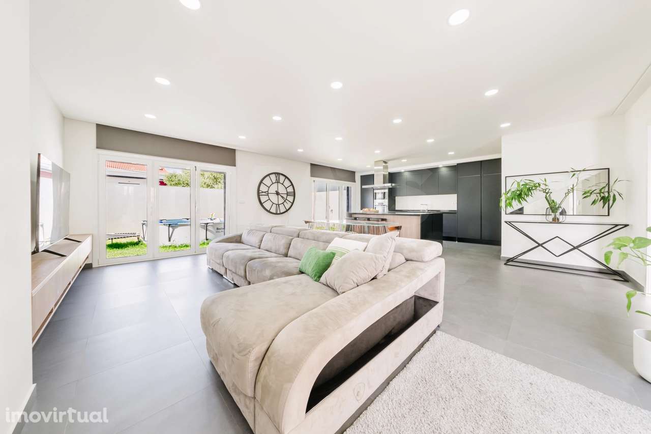 Moradia nova V4 em São João Da Talha - Grande imagem: 2/35