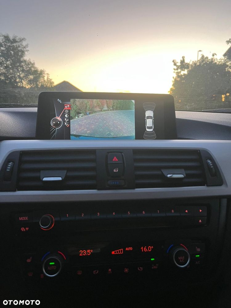 BMW Seria 3 318d Sport Line - 16