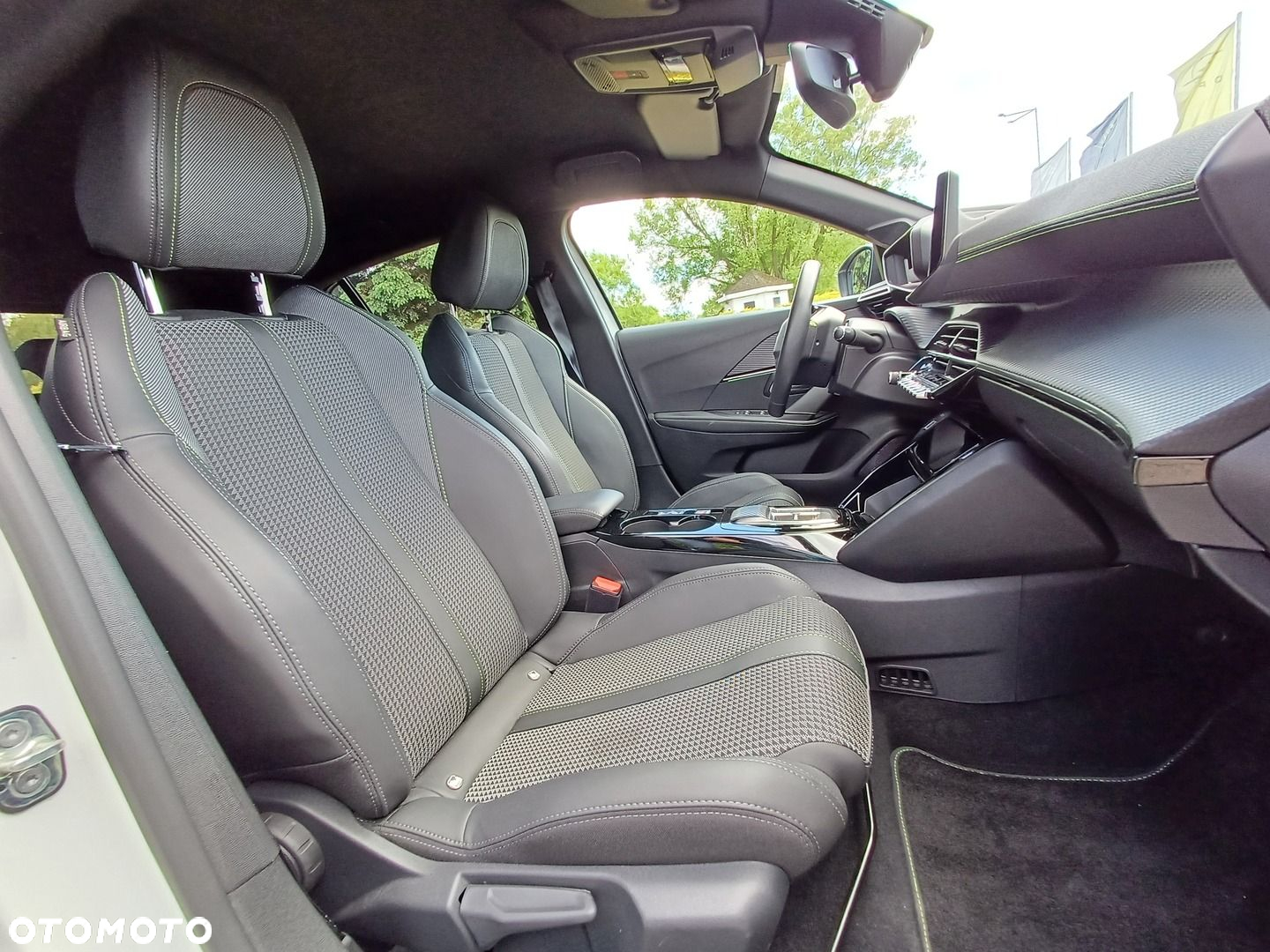 Peugeot 208 e-208 GT - 15