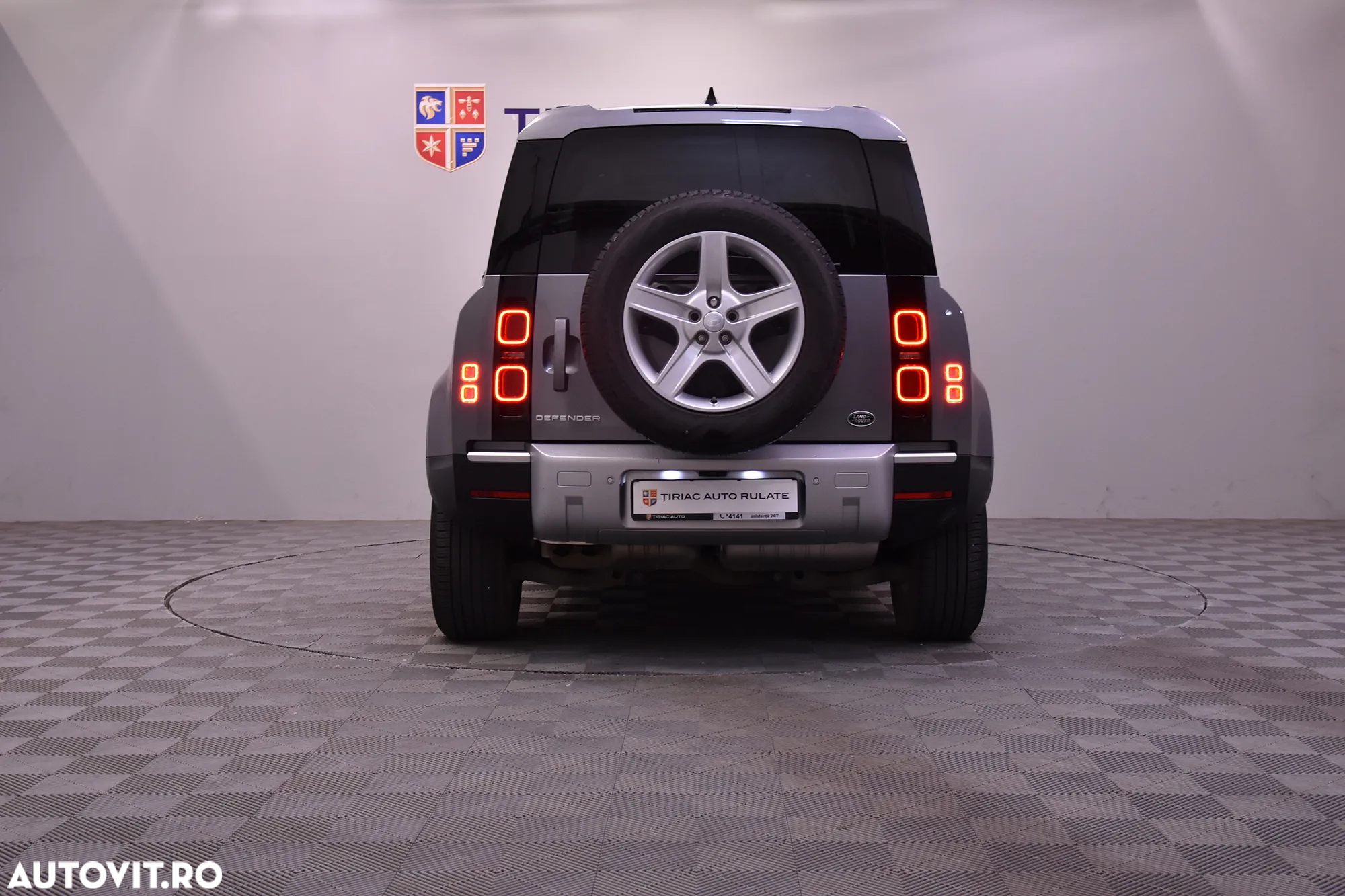 Land Rover Defender 130 3.0D 250 MHEV SE - 4