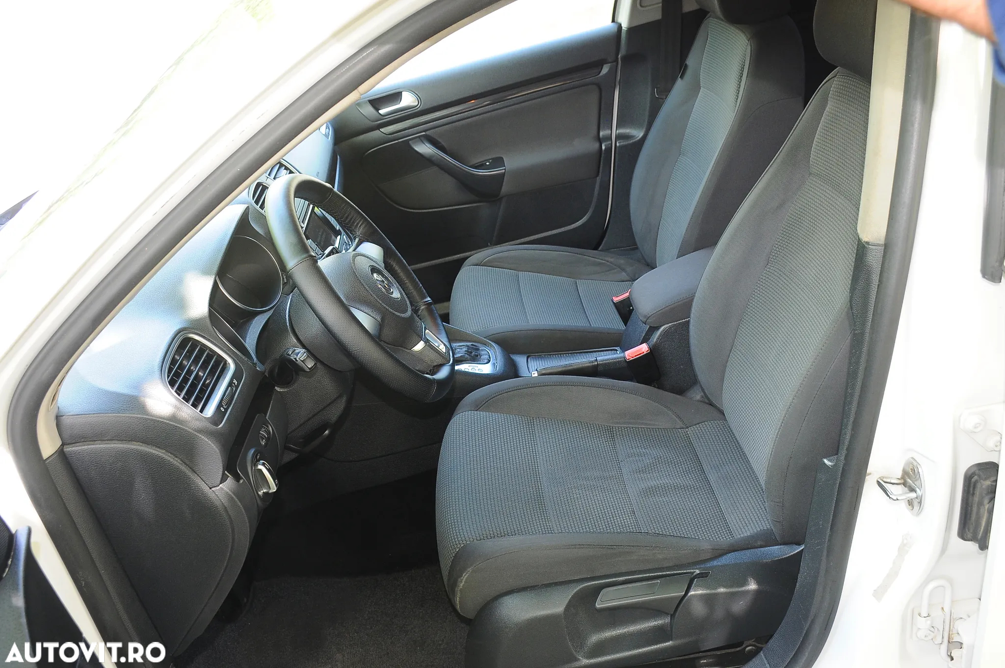 Volkswagen Golf 1.6 TDI DPF DSG Comfortline - 5