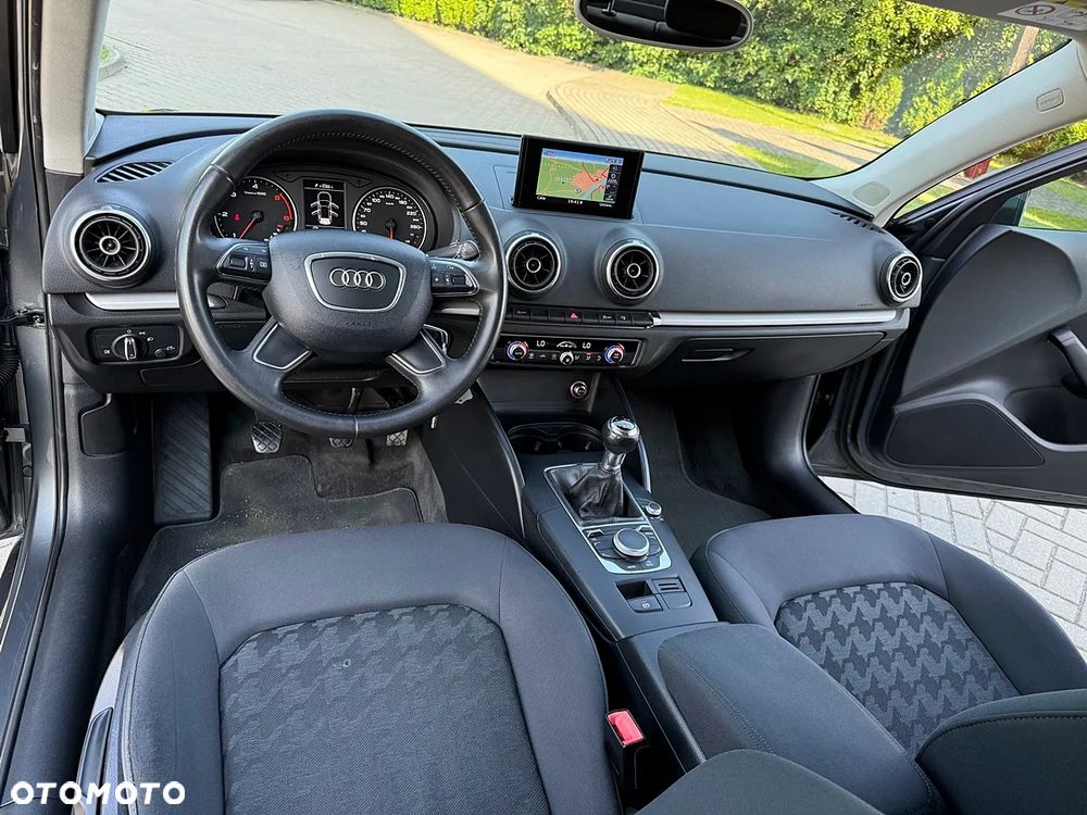 Audi A3 Sportback 1.6 TDI S line Sportpaket - 5