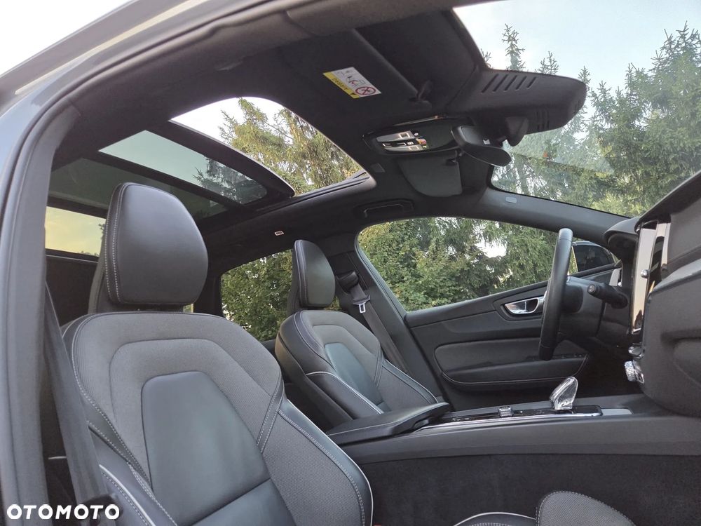 Volvo XC 60 B4 D AWD Ultimate Dark - 14