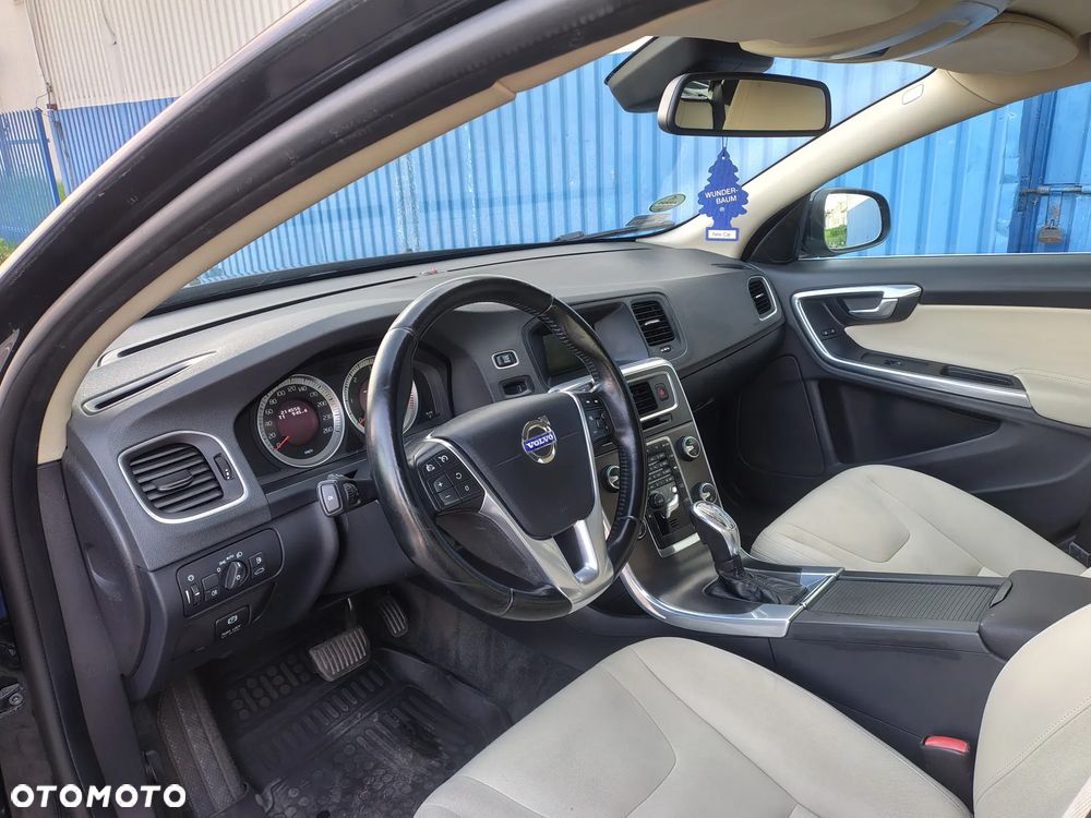 Volvo V60 - 16