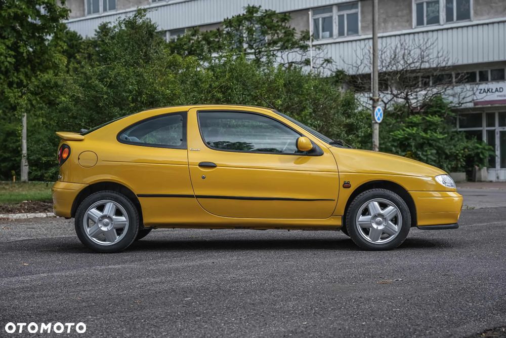 Renault Megane Coach 2.0 - 6