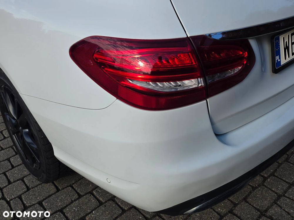 Mercedes-Benz Klasa C 200 7G-TRONIC Exclusive - 23