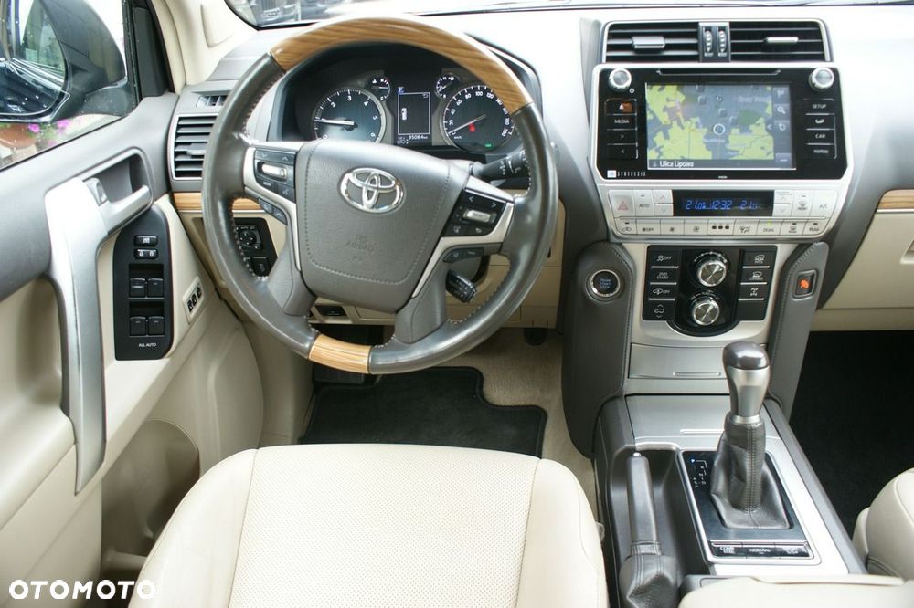 Toyota Land Cruiser - 10